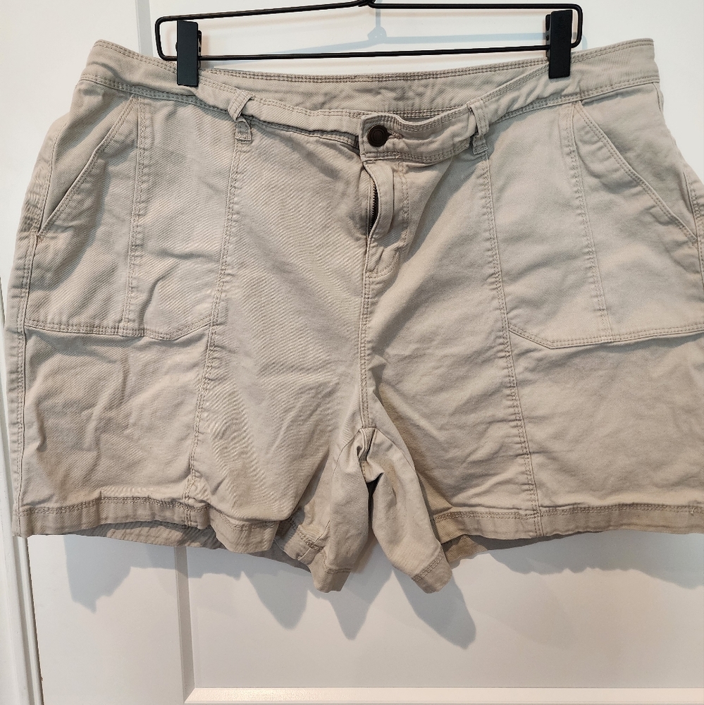 GUC khaki shorts